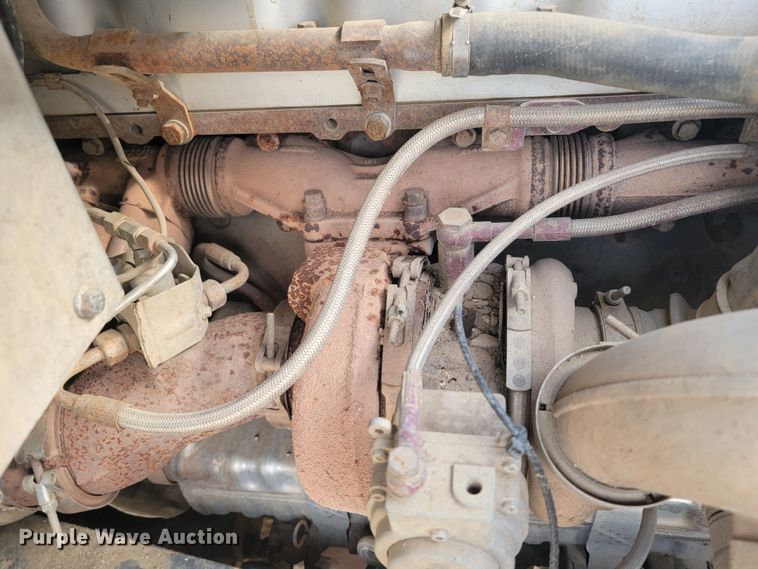 image for item LO9237 2010 Mack CHU613  semi truck