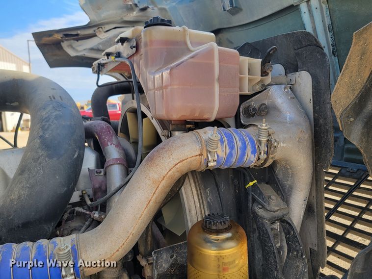 image for item LO9237 2010 Mack CHU613  semi truck