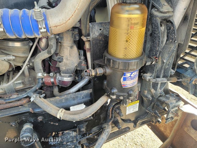 image for item LO9237 2010 Mack CHU613  semi truck