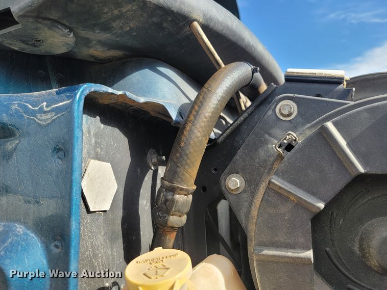 image for item LO9237 2010 Mack CHU613  semi truck