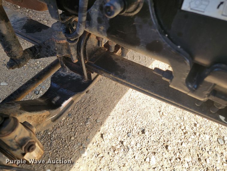 image for item LO9237 2010 Mack CHU613  semi truck