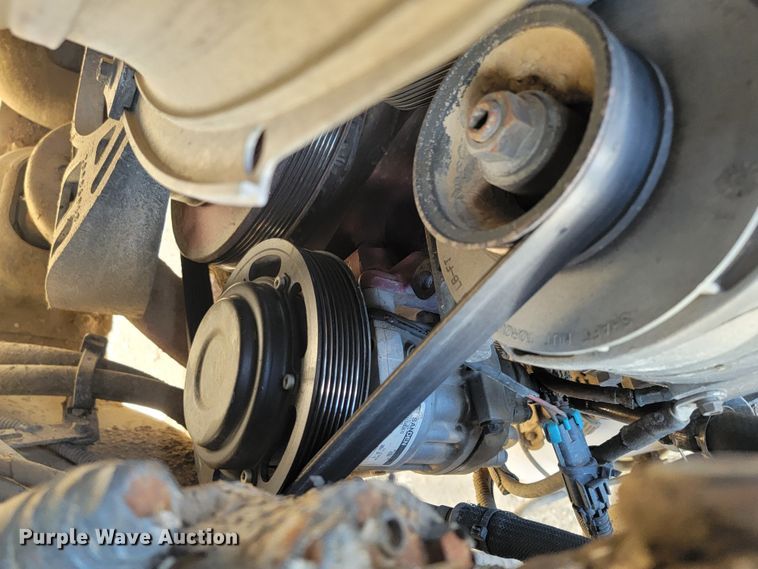 image for item LO9237 2010 Mack CHU613  semi truck