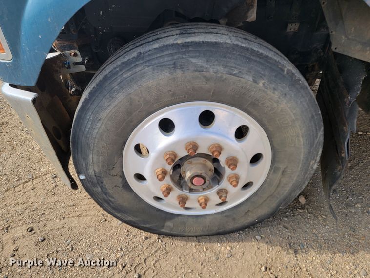 image for item LO9237 2010 Mack CHU613  semi truck