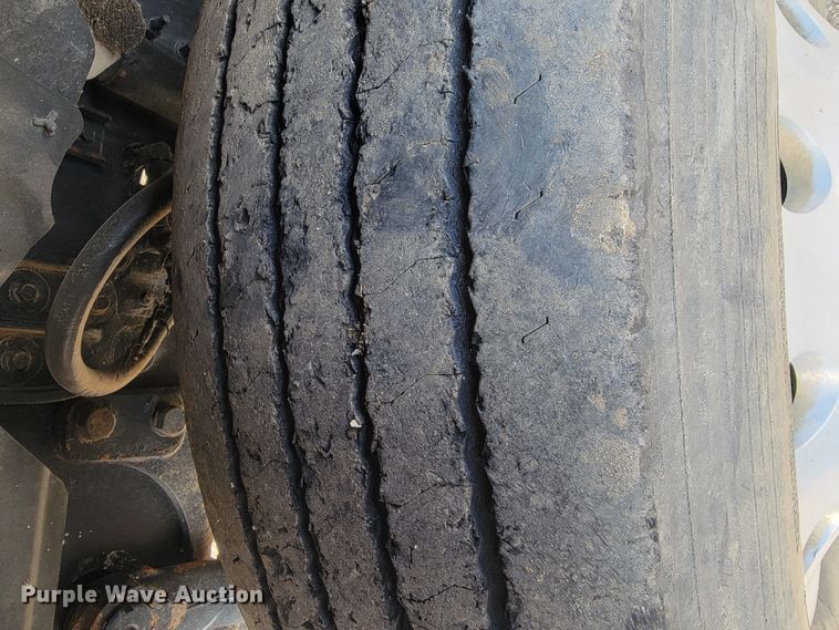 image for item LO9237 2010 Mack CHU613  semi truck