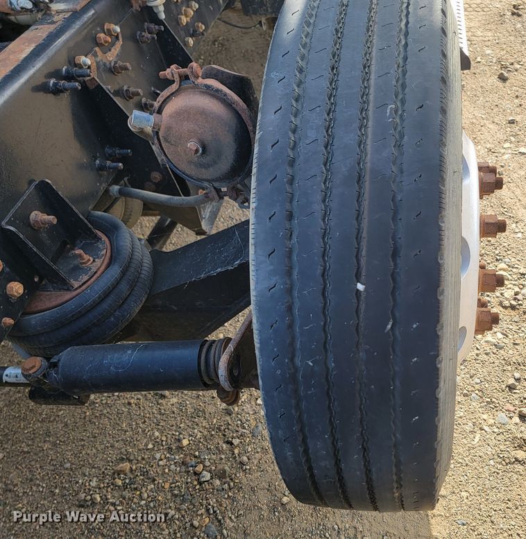 image for item LO9237 2010 Mack CHU613  semi truck