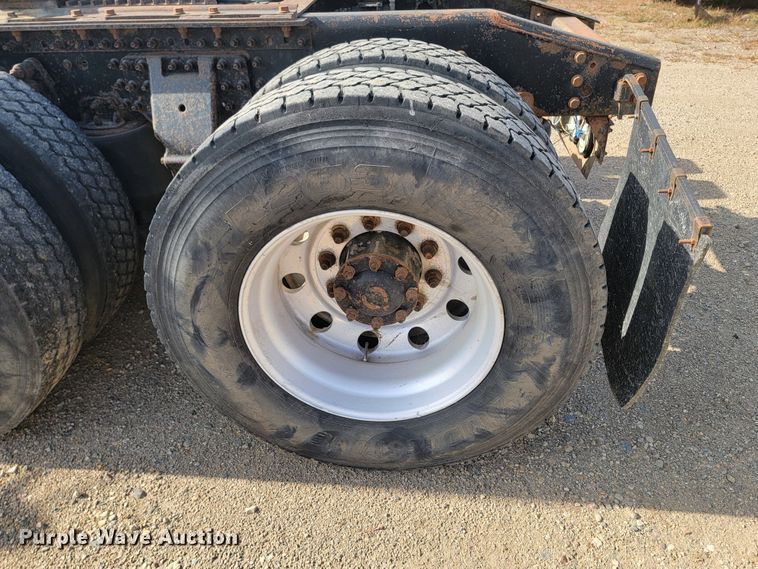 image for item LO9237 2010 Mack CHU613  semi truck