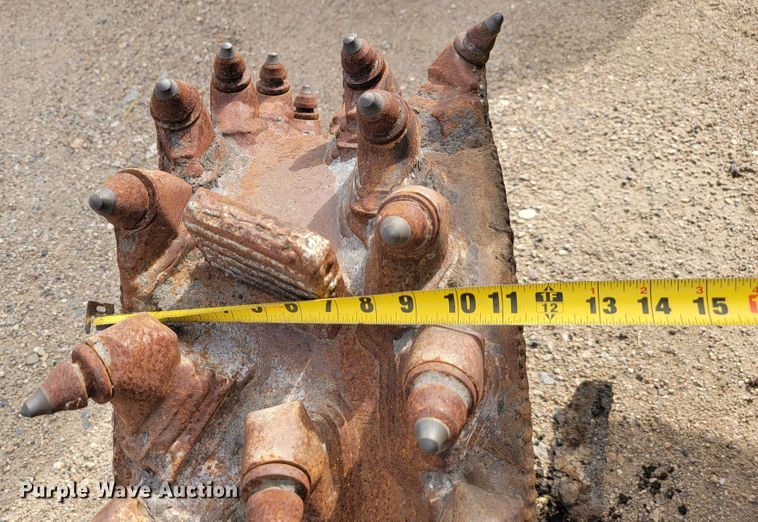 image for item LO9240 Caterpillar PR-105  cold planer