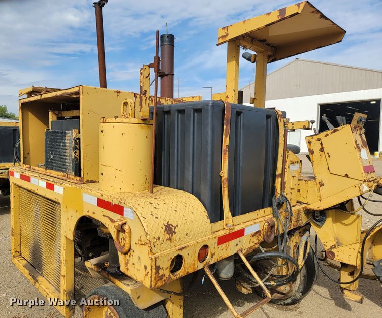 image for item LO9240 Caterpillar PR-105  cold planer