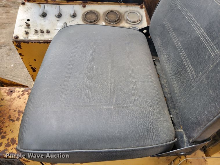 image for item LO9240 Caterpillar PR-105  cold planer