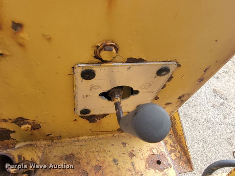 image for item LO9240 Caterpillar PR-105  cold planer