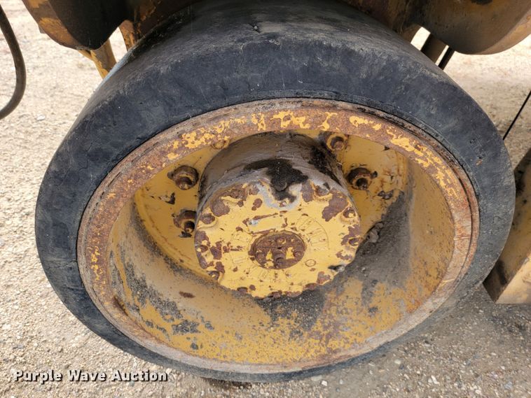 image for item LO9240 Caterpillar PR-105  cold planer