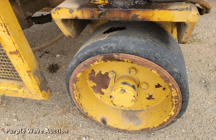 image for item LO9240 Caterpillar PR-105  cold planer