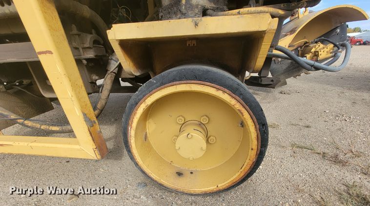 image for item LO9241 Caterpillar PR-105  cold planer