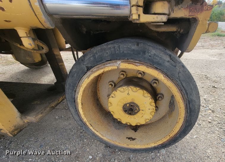 image for item LO9241 Caterpillar PR-105  cold planer