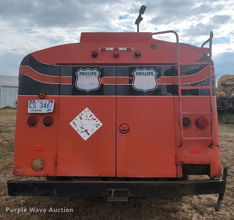 image for item LO9247 1976 GMC CE67503  fuel truck