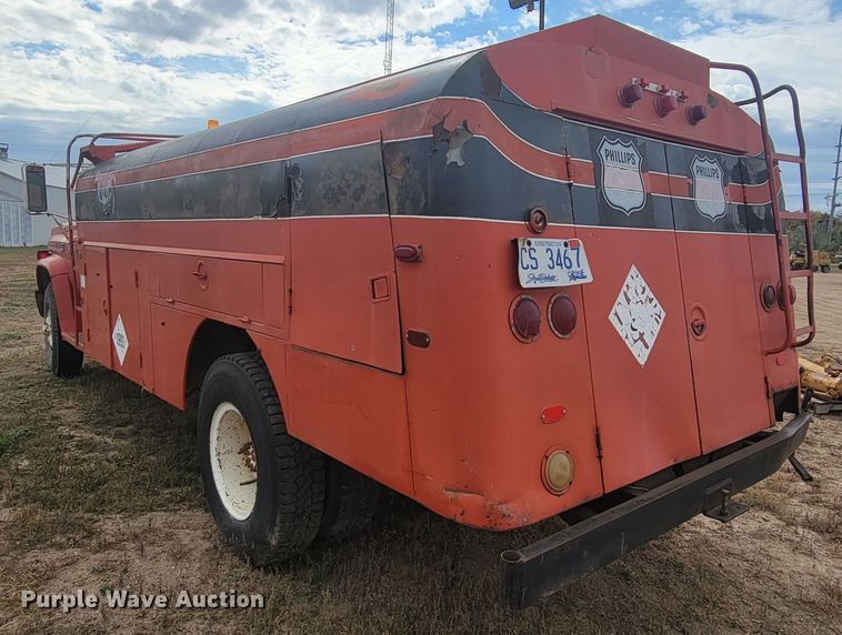 image for item LO9247 1976 GMC CE67503  fuel truck