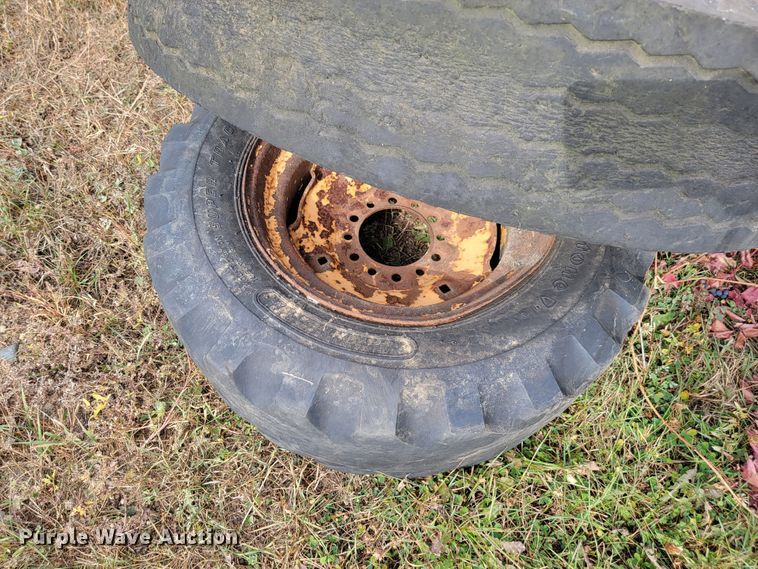 image for item LO9250 (13) Tires and wheels