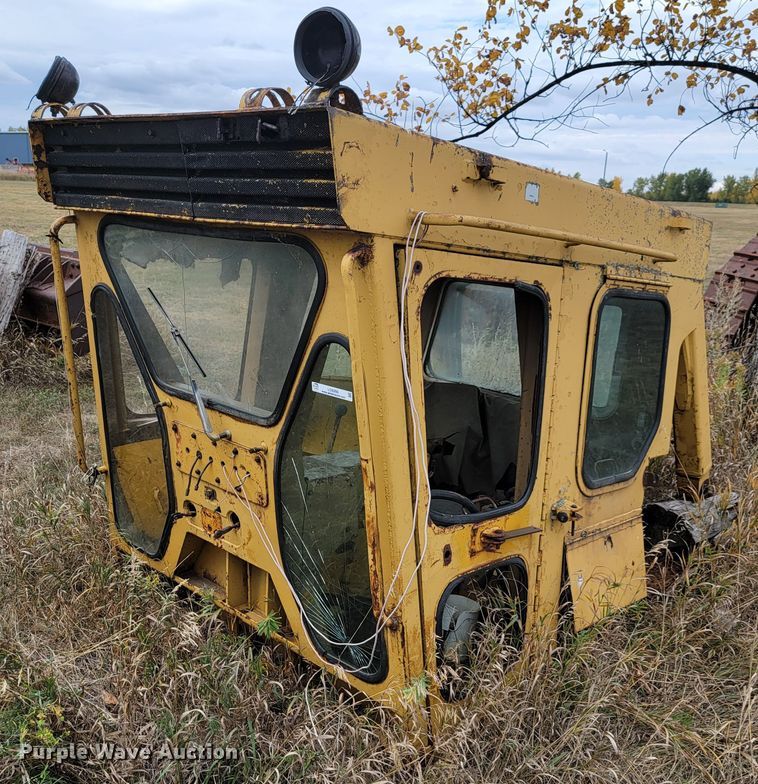image for item LO9266 Caterpillar  dozer cab