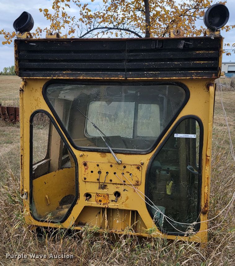 image for item LO9266 Caterpillar  dozer cab