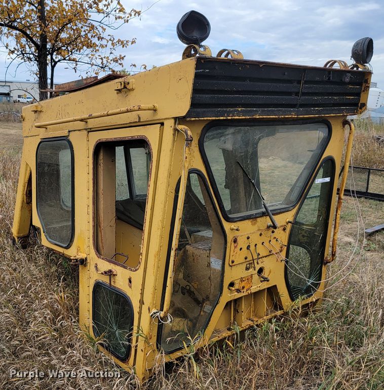 image for item LO9266 Caterpillar  dozer cab
