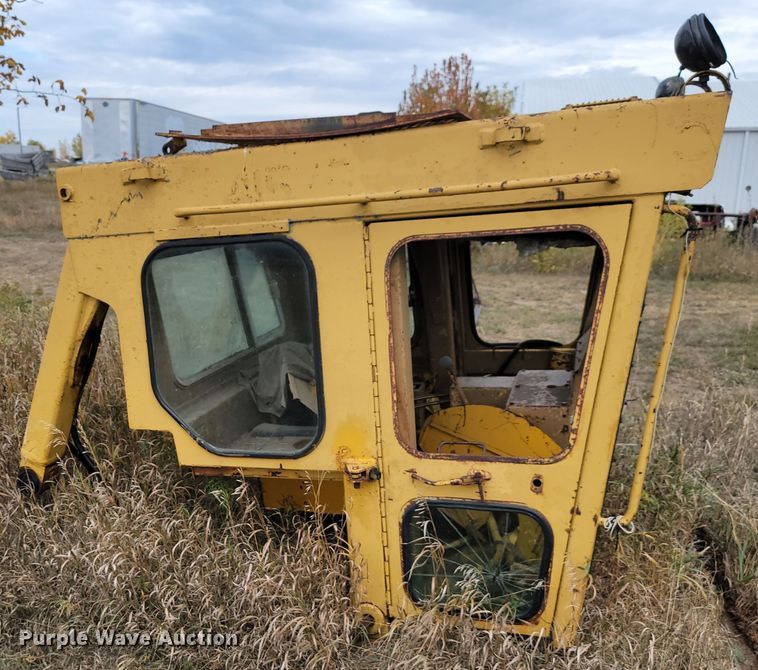image for item LO9266 Caterpillar  dozer cab