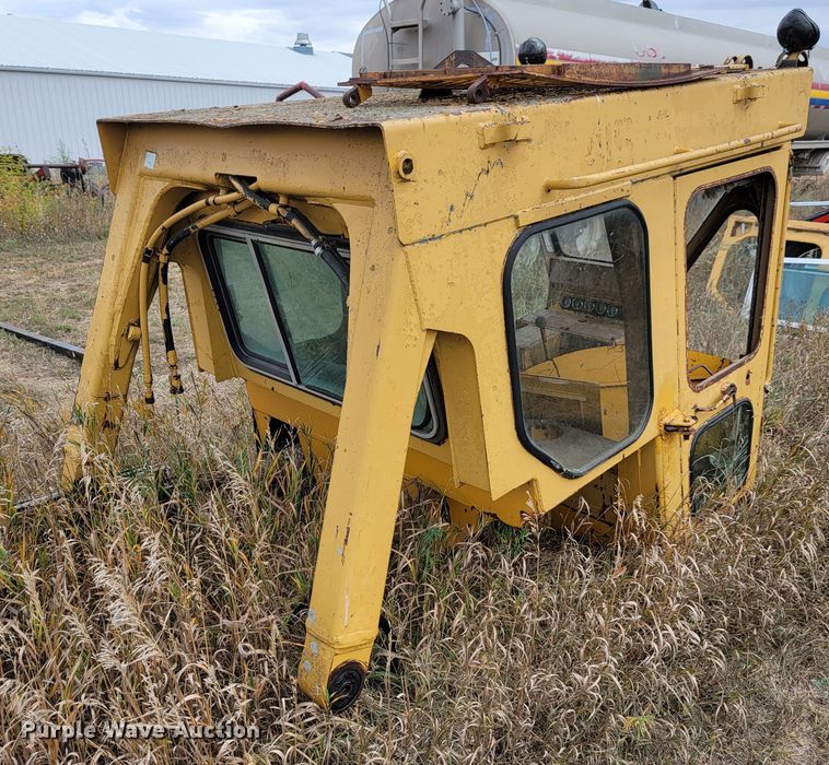 image for item LO9266 Caterpillar  dozer cab