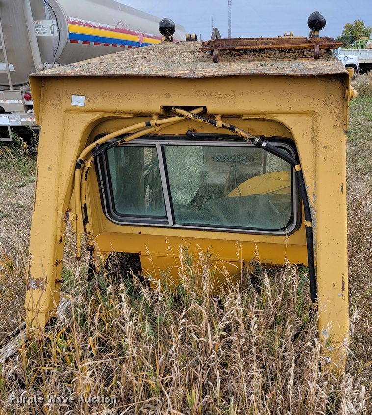 image for item LO9266 Caterpillar  dozer cab