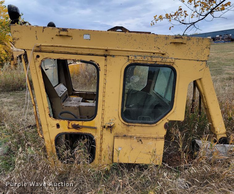 image for item LO9266 Caterpillar  dozer cab