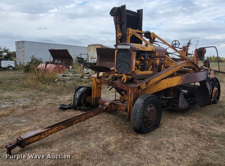 image for item LO9267 IHC U10  road widener