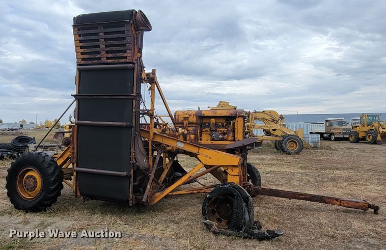 image for item LO9267 IHC U10  road widener