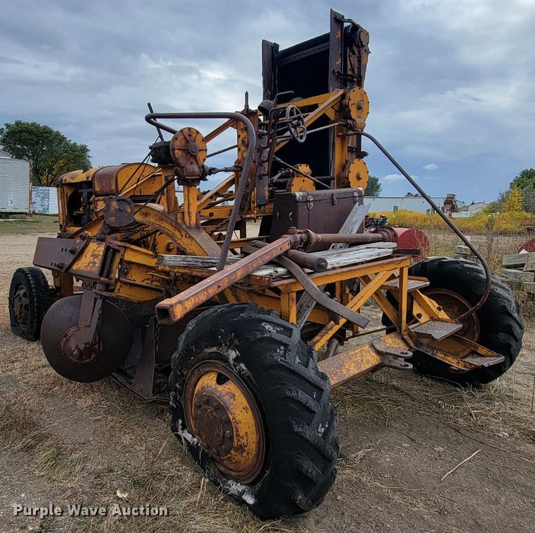 image for item LO9267 IHC U10  road widener