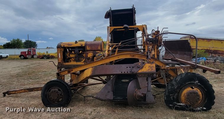 image for item LO9267 IHC U10  road widener