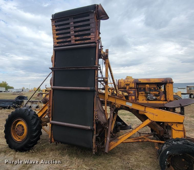 image for item LO9267 IHC U10  road widener