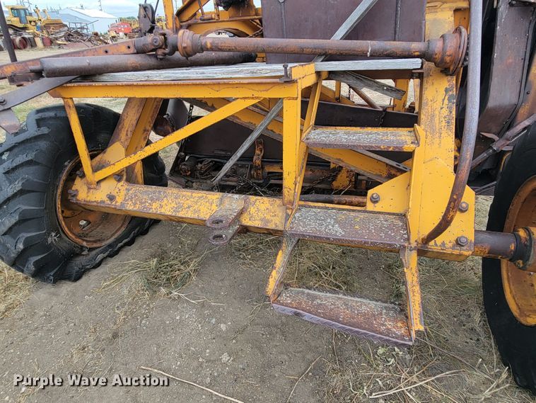 image for item LO9267 IHC U10  road widener