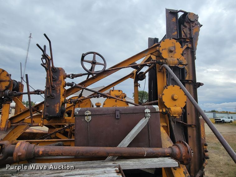 image for item LO9267 IHC U10  road widener