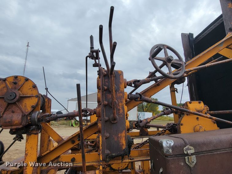 image for item LO9267 IHC U10  road widener