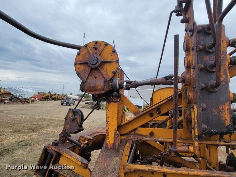 image for item LO9267 IHC U10  road widener