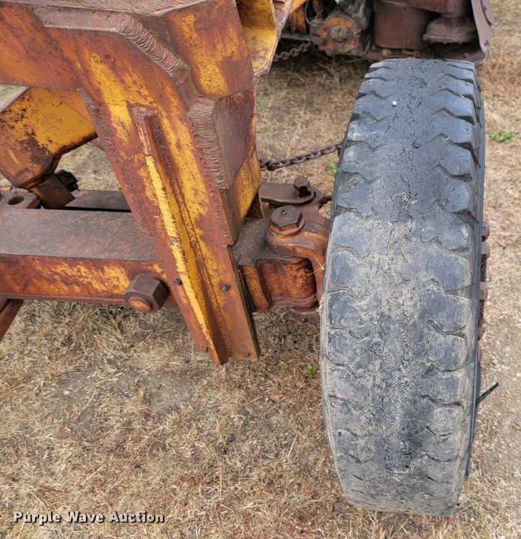 image for item LO9267 IHC U10  road widener