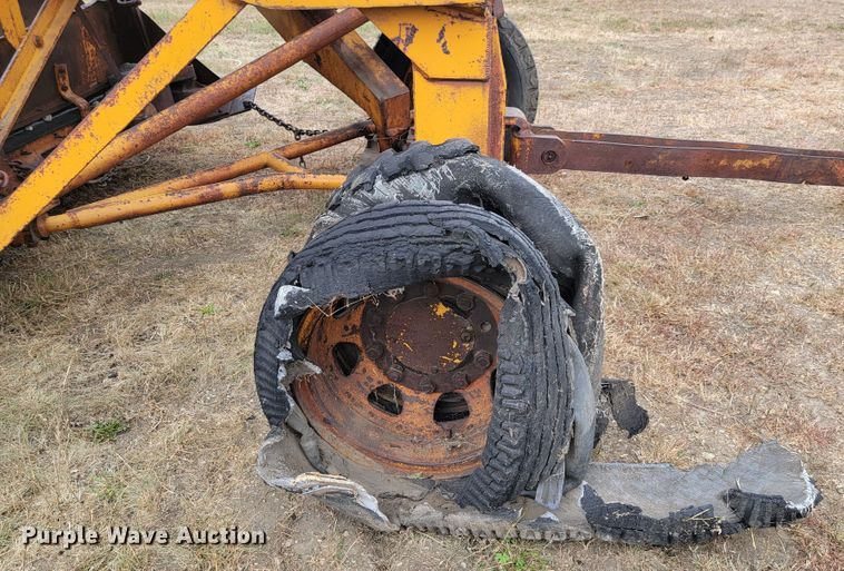 image for item LO9267 IHC U10  road widener