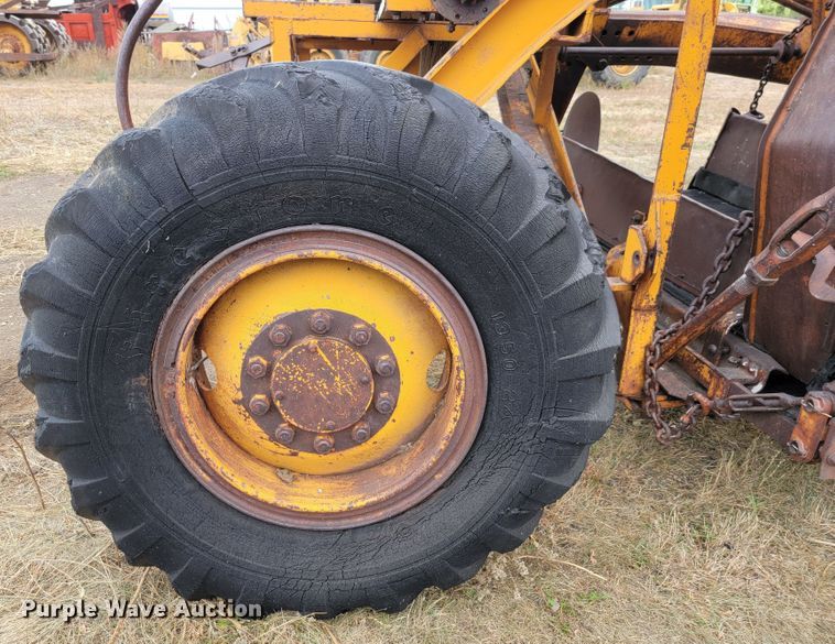 image for item LO9267 IHC U10  road widener