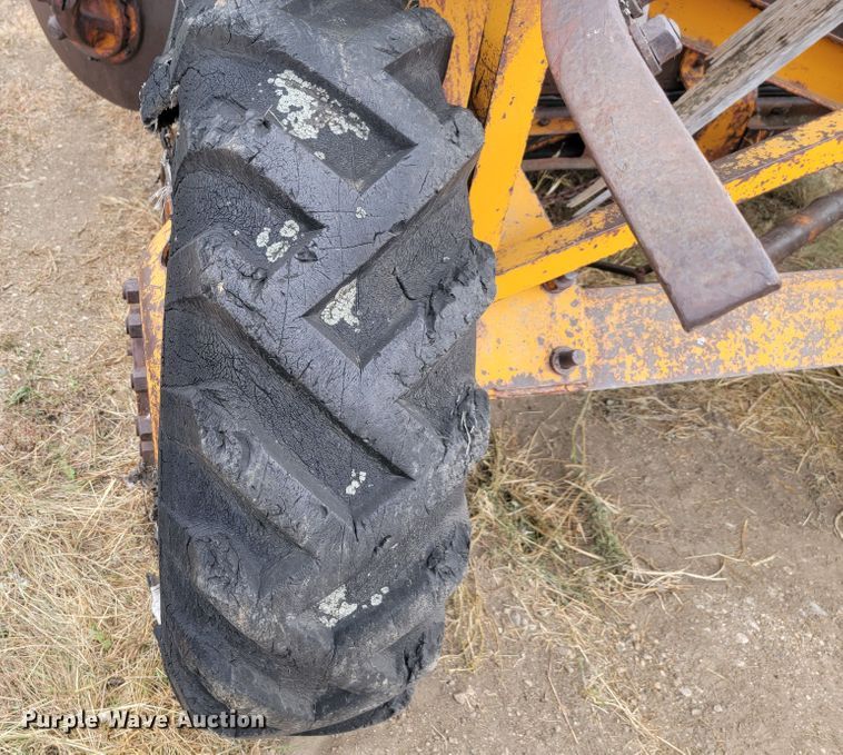 image for item LO9267 IHC U10  road widener