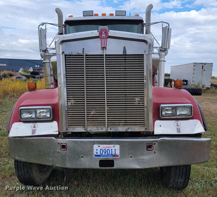 image for item LO9268 2005 Kenworth W900  semi truck