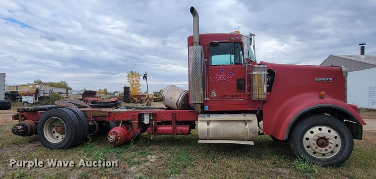 image for item LO9268 2005 Kenworth W900  semi truck