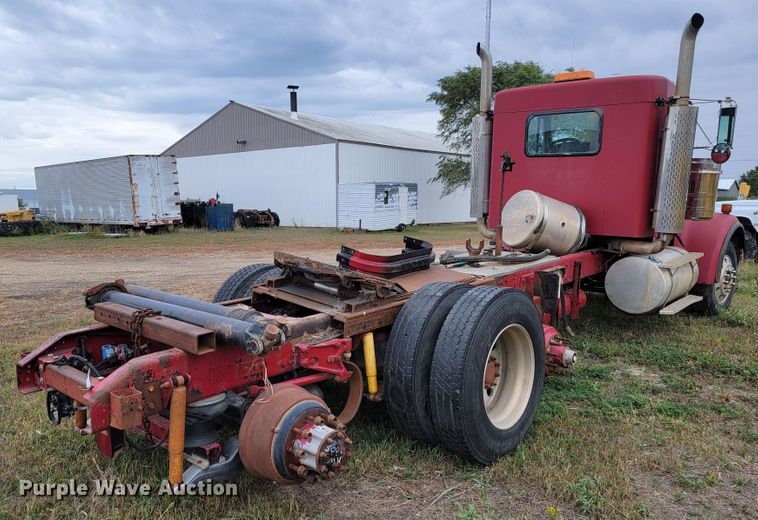 image for item LO9268 2005 Kenworth W900  semi truck