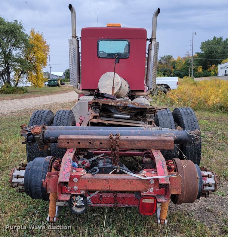 image for item LO9268 2005 Kenworth W900  semi truck