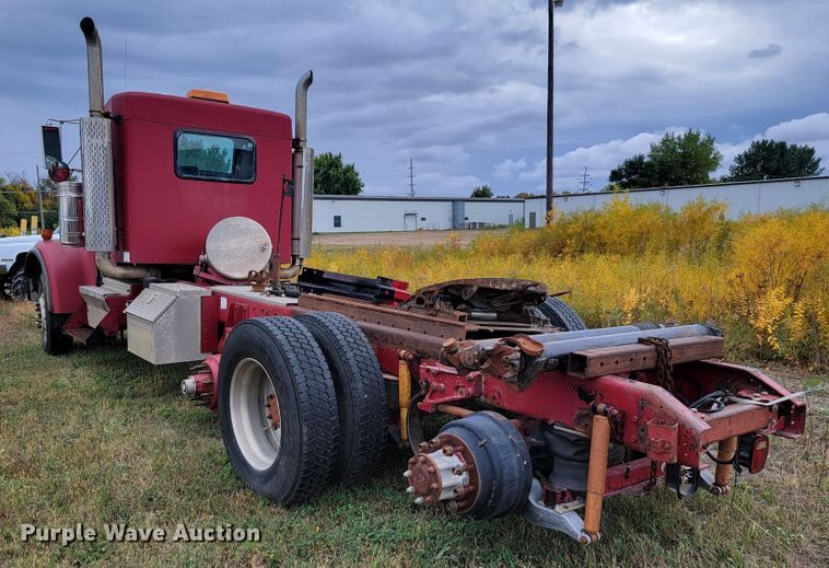 image for item LO9268 2005 Kenworth W900  semi truck