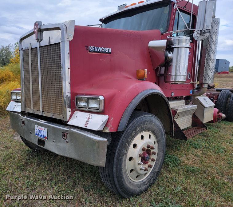 image for item LO9268 2005 Kenworth W900  semi truck