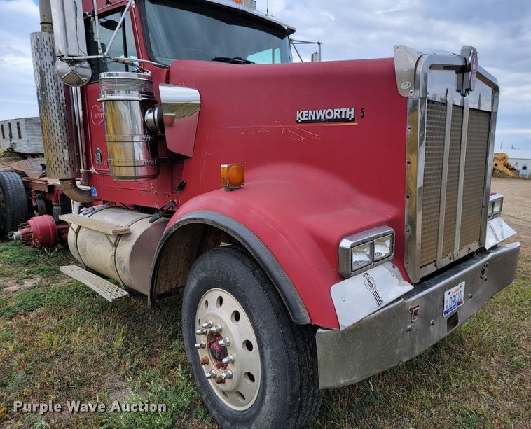 image for item LO9268 2005 Kenworth W900  semi truck