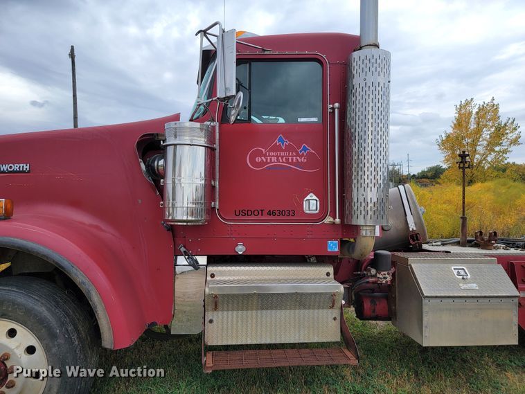 image for item LO9268 2005 Kenworth W900  semi truck