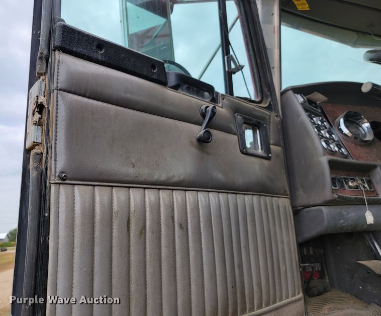 image for item LO9268 2005 Kenworth W900  semi truck